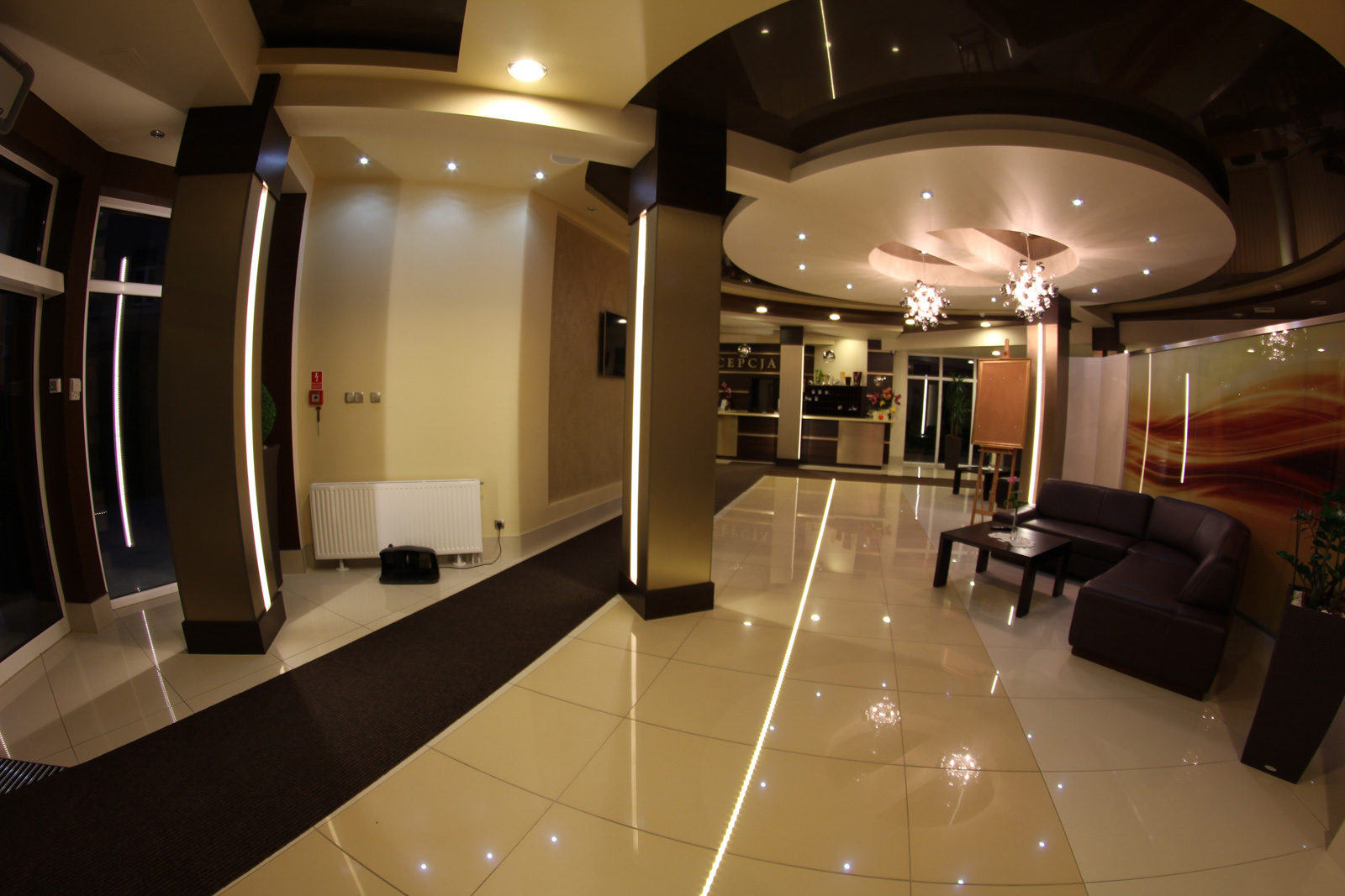 RYDZEWSKI hotelli Ełk huoneistot järvet Mazury loma Puolassa